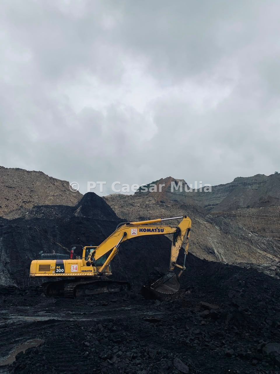 Operasional Excavator di Dasar Pit